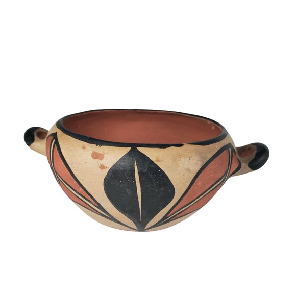 Santo Domingo Pueblo (Kewa) Hand-Coiled Pottery Bowl with Handles-vintage item - Picture 4 of 14